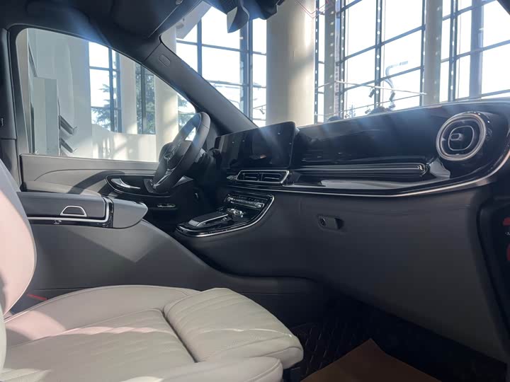 Mercedes-Benz V-Class 2024 2024款 V 300 L 长轴距尊贵版