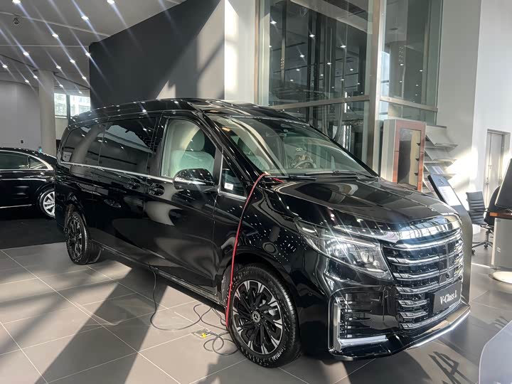Mercedes-Benz V-Class 2024 2024款 V 300 L 长轴距尊贵版