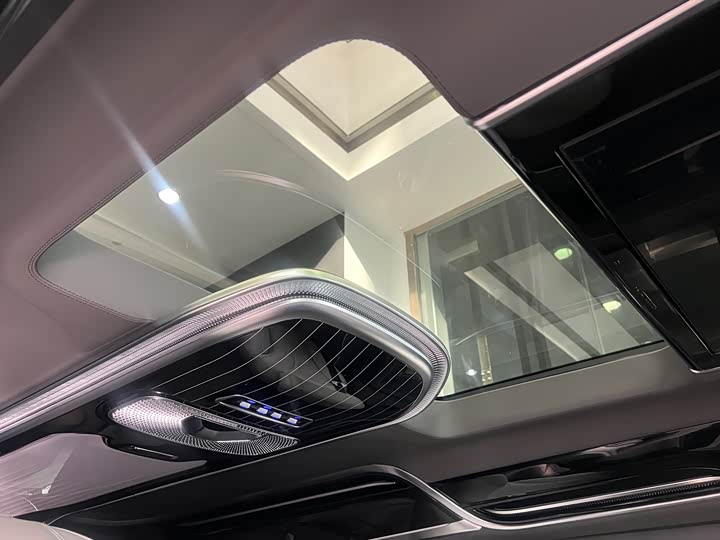 Mercedes-Benz V-Class 2024 2024款 V 300 L 长轴距尊贵版