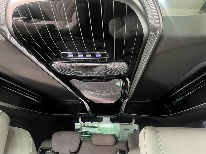 Mercedes-Benz V-Class 2024 2024款 V 300 L 长轴距尊贵版