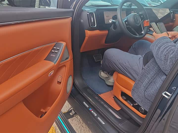 Aito M8 2025 2025款 增程 Max+版 53.4kWh 5座版