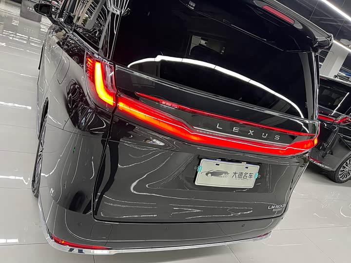 Lexus LM 2025 2025款 500h 六座尊崇版