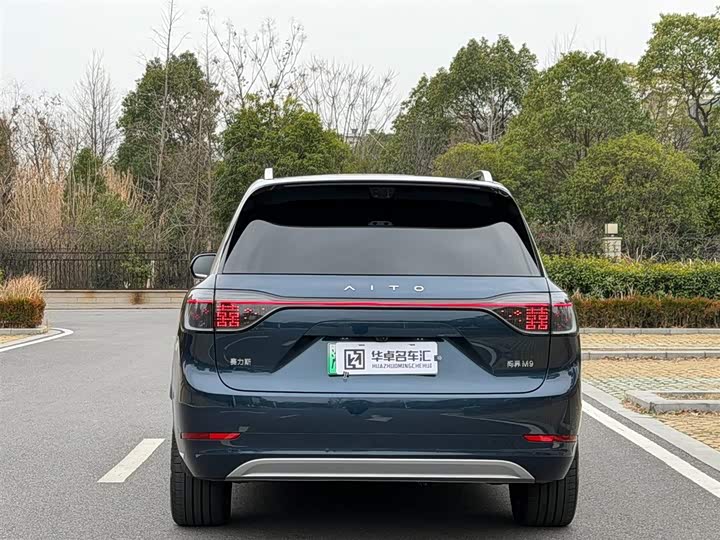 Aito M9 2025 2025款 增程 Ultra版 52kWh 6座版