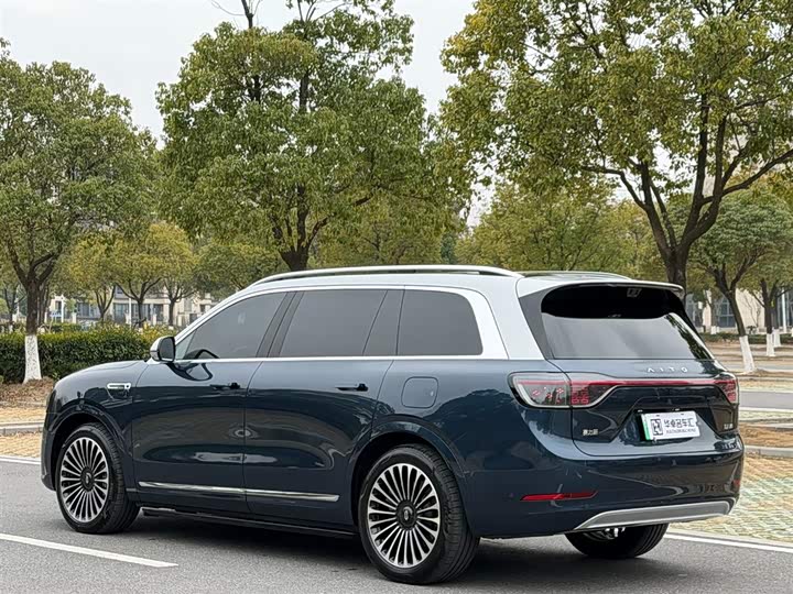 Aito M9 2025 2025款 增程 Ultra版 52kWh 6座版