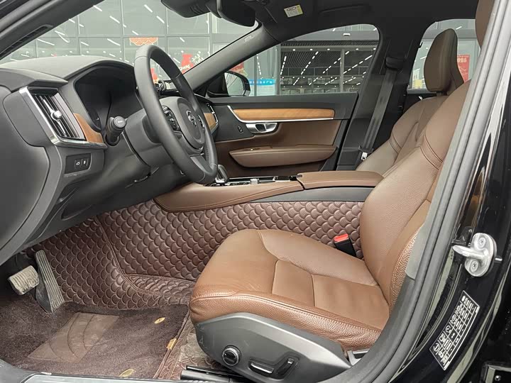 Volvo S90 Hybrid 2024 2024款 插电式混动 四驱长续航智逸豪华版