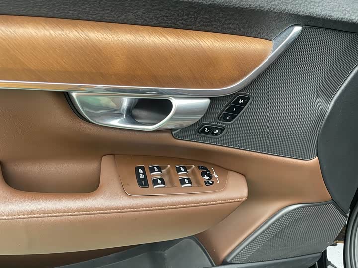 Volvo S90 Hybrid 2024 2024款 插电式混动 四驱长续航智逸豪华版