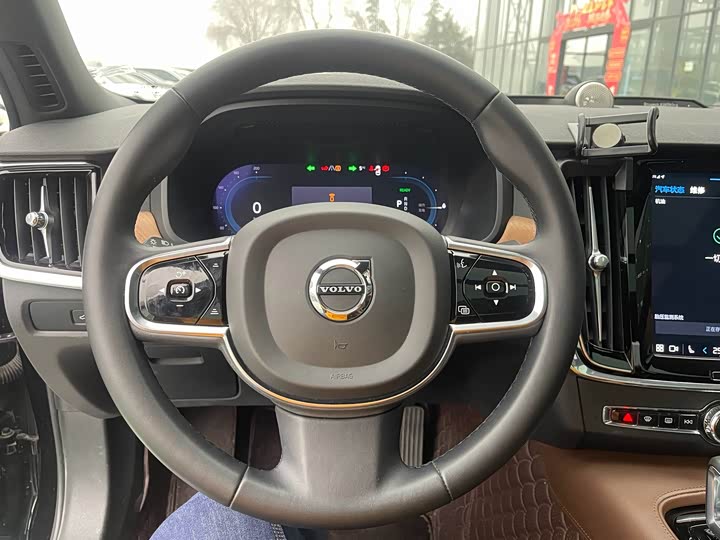 Volvo S90 Hybrid 2024 2024款 插电式混动 四驱长续航智逸豪华版