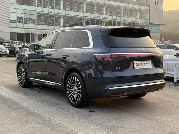 Aito M8 2025 2025款 增程 Max+版 53.4kWh 6座版