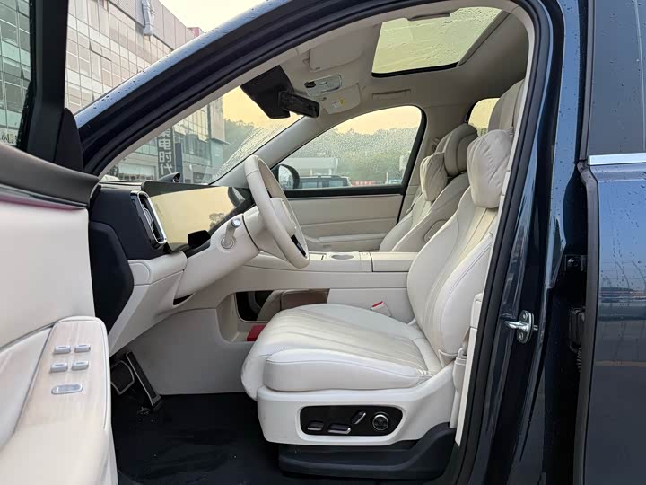 Aito M8 2025 2025款 增程 Max+版 53.4kWh 6座版