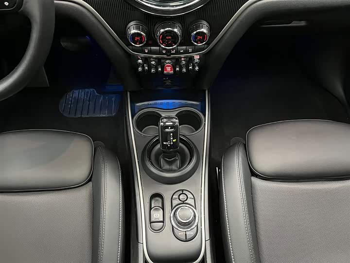 Mini Countryman 2022 2022款 1.5T COOPER ALL4 鉴赏家