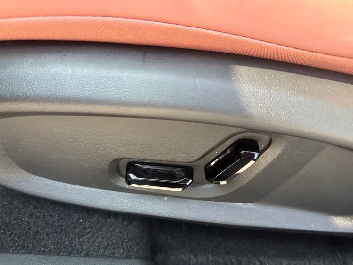 Geely Galaxy L6 2025 2025款 EM-i 140km 探索+版