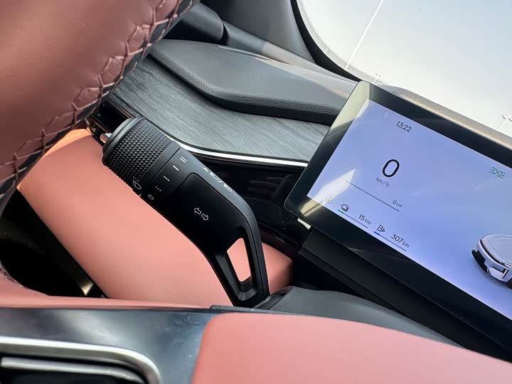 Geely Galaxy L6 2025 2025款 EM-i 140km 探索+版