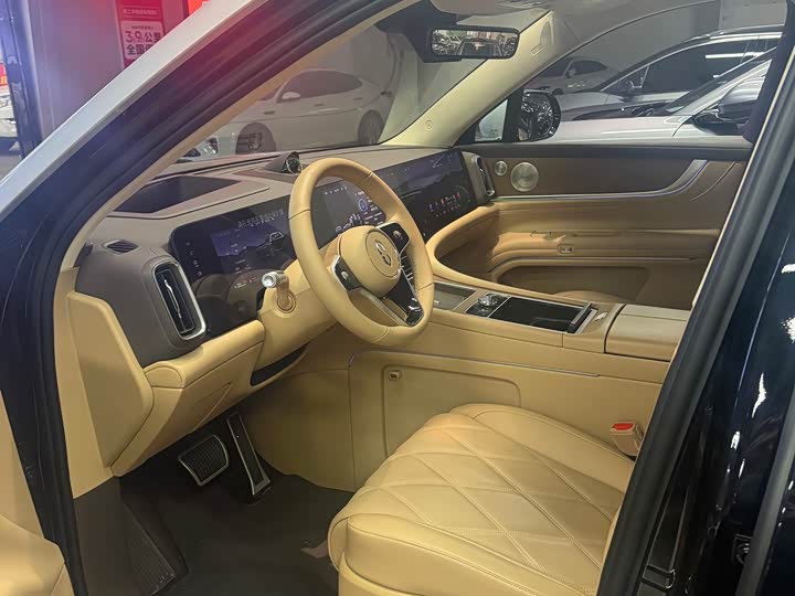 Aito M9 2025 2025款 增程 Ultra版 52kWh 6座版