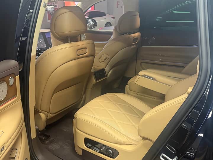 Aito M9 2025 2025款 增程 Ultra版 52kWh 6座版