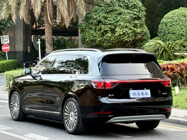 Aito M9 2025 2025款 增程 Ultra版 52kWh 6座版