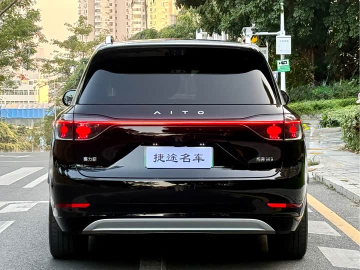 Aito M9 2025 2025款 增程 Ultra版 52kWh 6座版