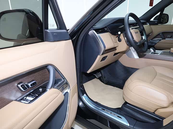 Land Rover Range Rover 2025 2025款 3.0 L6 360PS 盛世版