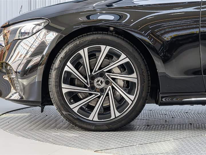 Mercedes-Benz E-Class 2025 2025款 E 300 L 豪华型