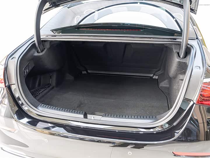 Mercedes-Benz E-Class 2025 2025款 E 300 L 豪华型