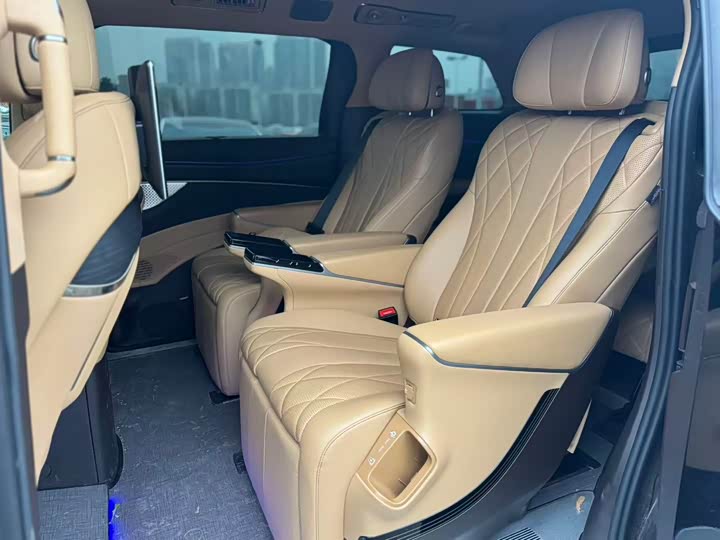 Denza D9 2025 2025款 DM-i 智驾版 1020 四驱旗舰型