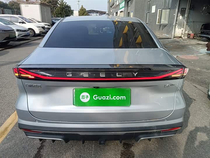 Geely Galaxy L6 2025 2025款 EM-i 140km 星舰版