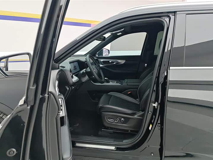 GAC Trumpchi GS8 2025 2025款 领航系列 2.0TGDI 两驱豪华版 5座