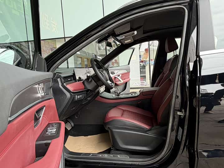 Jetour X70 Plus 2025 2025款 冠军版 1.5T DCT冠军MAX+ 7座