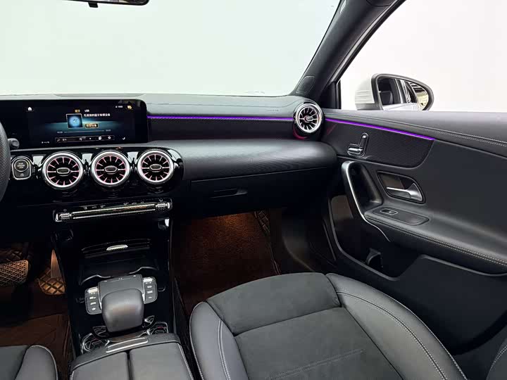 Mercedes-Benz A-Class 2024 2024款 改款 A 200 L 时尚型