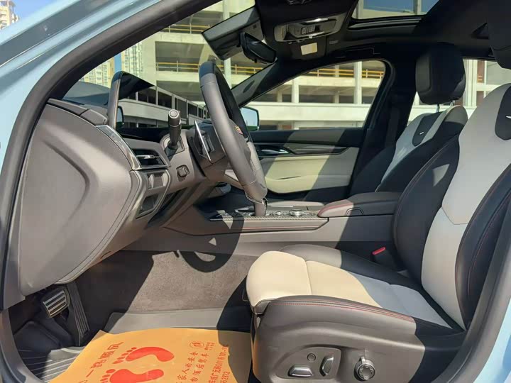 Cadillac CT5 2025 2025款 28T 赛道性能版+巅峰赛道选装包