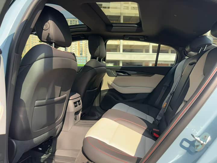 Cadillac CT5 2025 2025款 28T 赛道性能版+巅峰赛道选装包