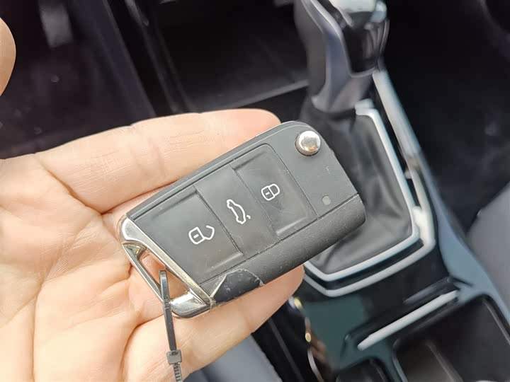 Volkswagen Tharu 2025 2025款 新锐 300TSI 锐享版