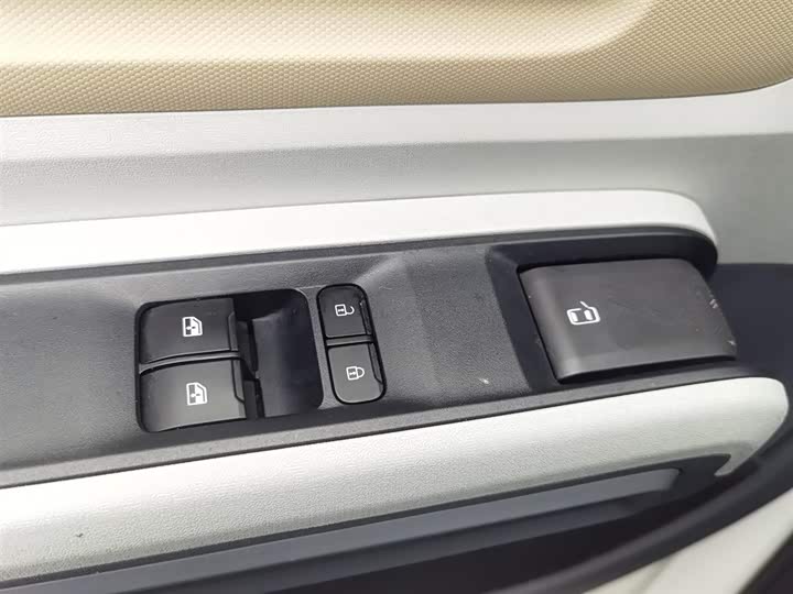 Maxus Dana V1 2024 2024款 V1 长轴低顶 多功能版（62kWh）