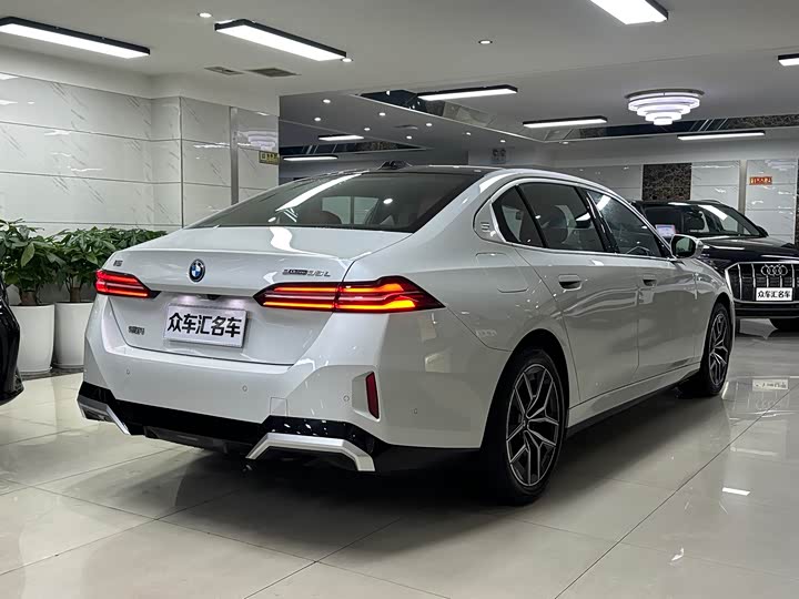BMW i5 2024 2024款 eDrive 35L M运动套装