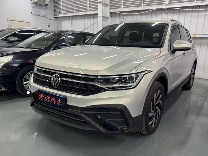 Volkswagen Tiguan L Pro 2025 2025款 出众款 300TSI 自动两驱龙腾版