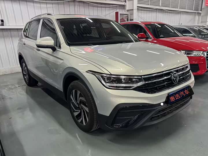 Volkswagen Tiguan L Pro 2025 2025款 出众款 300TSI 自动两驱龙腾版