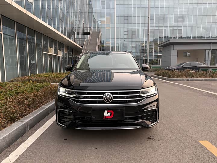 Volkswagen Tiguan L Pro 2025 2025款 出众款 330TSI 自动两驱R-Line龙耀版