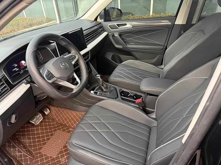 Volkswagen Tiguan L Pro 2025 2025款 出众款 330TSI 自动两驱R-Line龙耀版