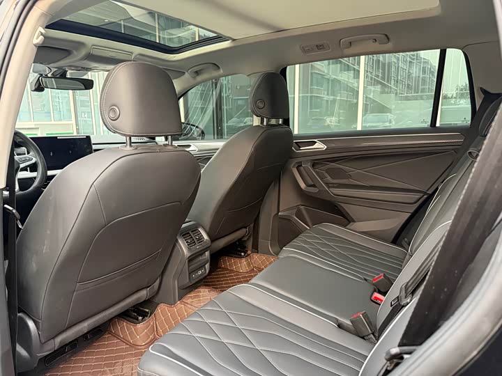 Volkswagen Tiguan L Pro 2025 2025款 出众款 330TSI 自动两驱R-Line龙耀版
