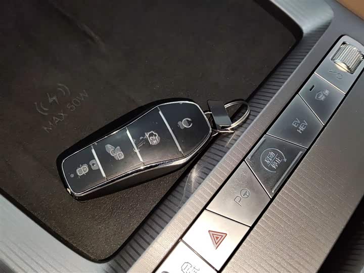 BYD Han L 2025 2025款 DM-p 四驱激光雷达旗舰型