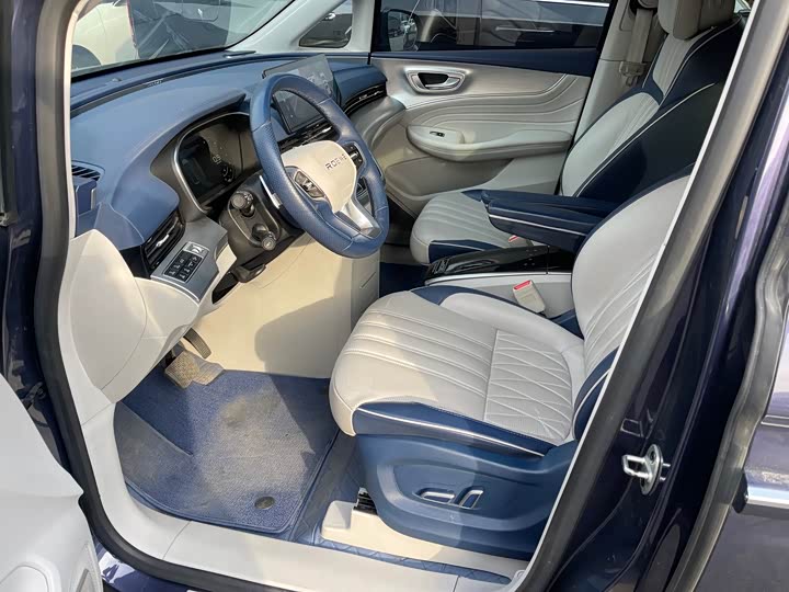 Roewe iMax 8 2022 2022款 400TGI 尊荣版