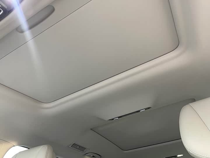 Roewe iMax 8 2022 2022款 400TGI 尊荣版