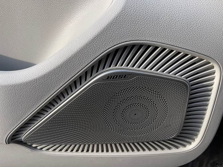 Roewe iMax 8 2022 2022款 400TGI 尊荣版