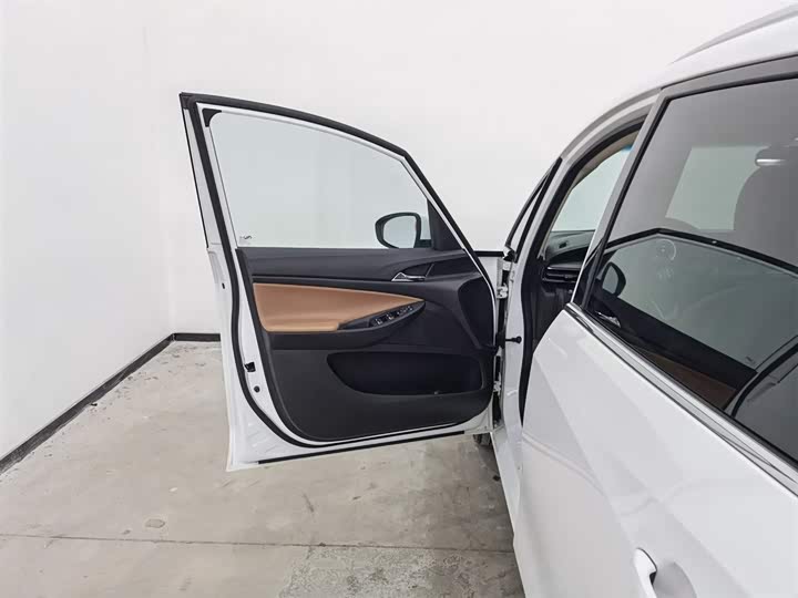 Buick GL6 2021 2021款 323T 轻混动互联豪华型