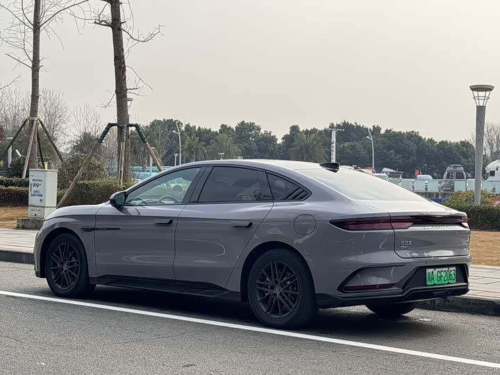 BYD Han 2025 2025款 DM-i 智驾版 245KM尊贵型