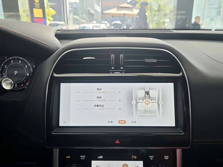 Jaguar XE L 2025 2025款 2.0T 250PS R-DYNAMIC 90周年典藏版