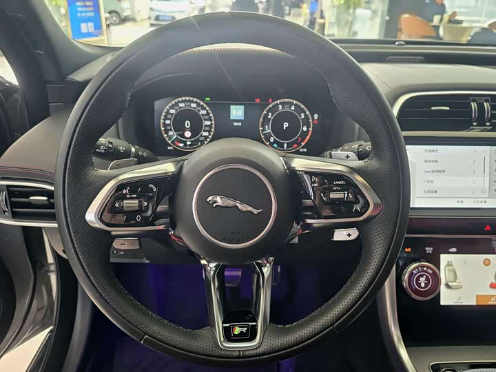 Jaguar XE L 2025 2025款 2.0T 250PS R-DYNAMIC 90周年典藏版