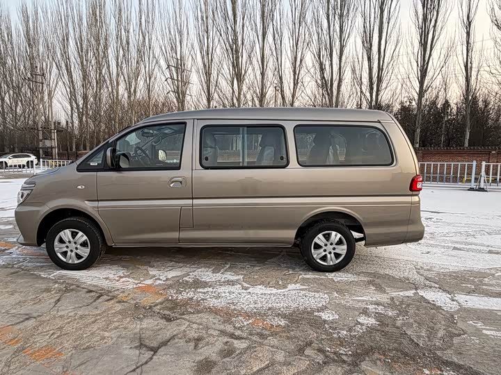 Dongfeng Forthing Lingzhi M5 2025 2025款 M5 1.5T 长轴舒适型 9座
