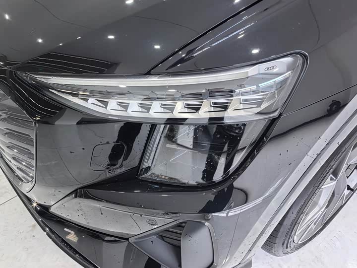 Audi Q5 e-tron 2023 2023款 40 e-tron 星耀型 锦衣套装