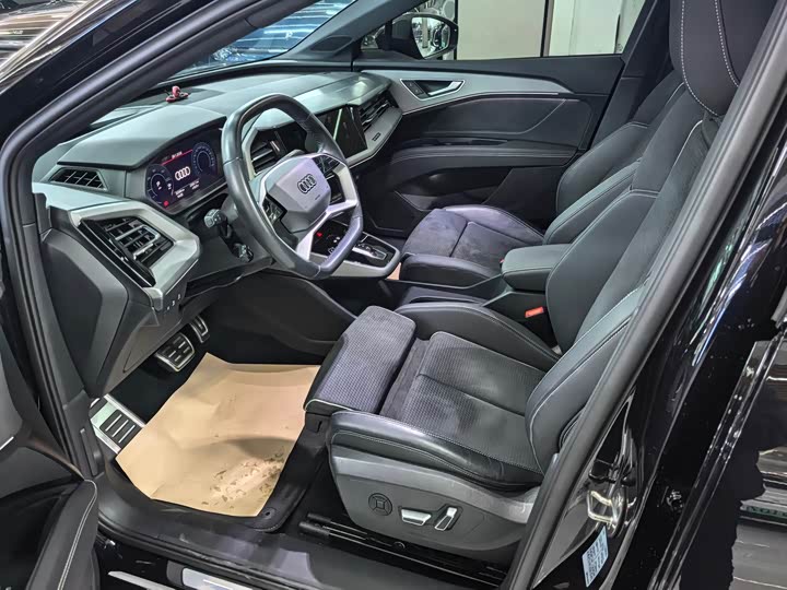 Audi Q5 e-tron 2023 2023款 40 e-tron 星耀型 锦衣套装