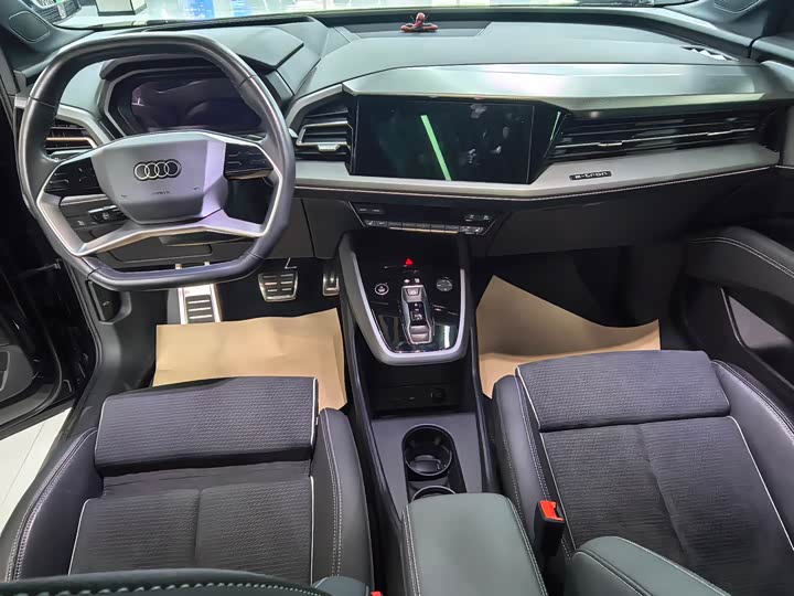 Audi Q5 e-tron 2023 2023款 40 e-tron 星耀型 锦衣套装